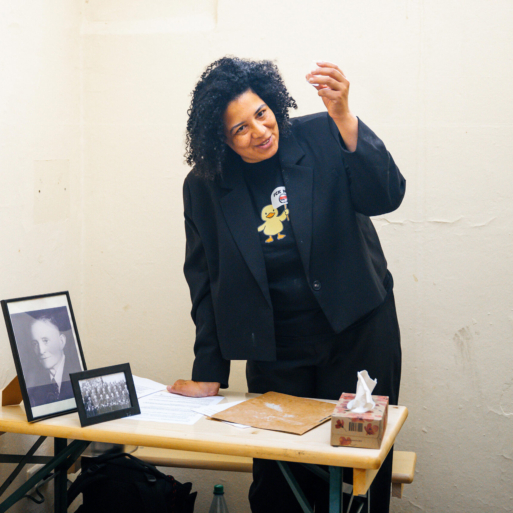 No Prison - Parcours - JVA Rennelberg / Festivalzentrum 17.06.2026



Das Festival Theaterformen ist ein internationales Theater- und Tanzfestival, das sich gleichzeitig in Braunschweig und Hannover als lokal verortet versteht. Unser Ziel ist es, Perspektiven Raum zu geben, die im lokalen Kontext seltener sichtbar und hörbar sind und die existierende Machtverhältnisse hinterfragen.